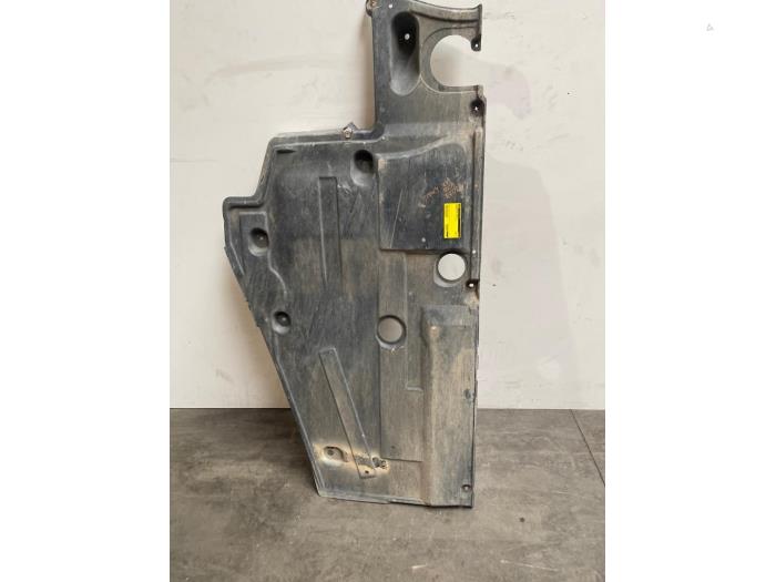 Chapa protectora piso Mercedes Vito