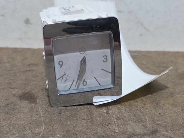 Horlogerie Mercedes E-Klasse
