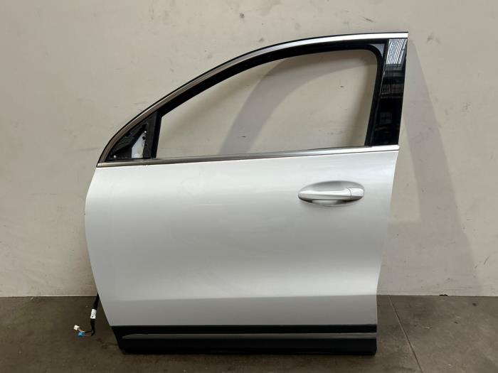 Door 4-door, front left Mercedes EQA