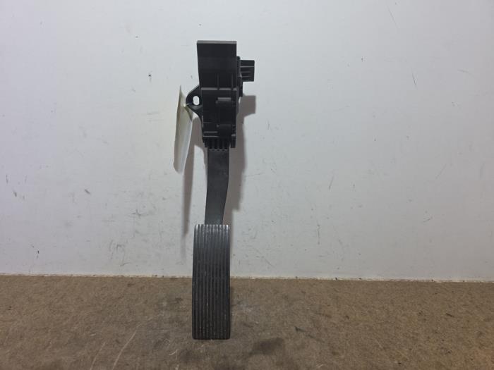 Pedal gazu Mercedes GLA