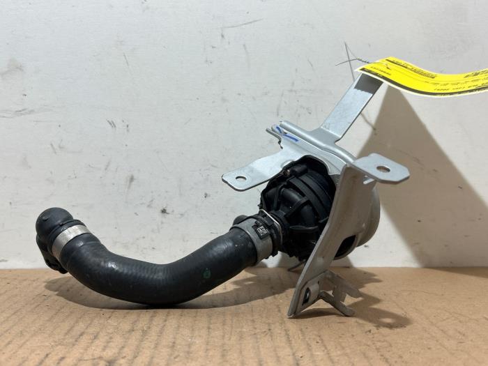 Pompe à eau Mercedes GLA