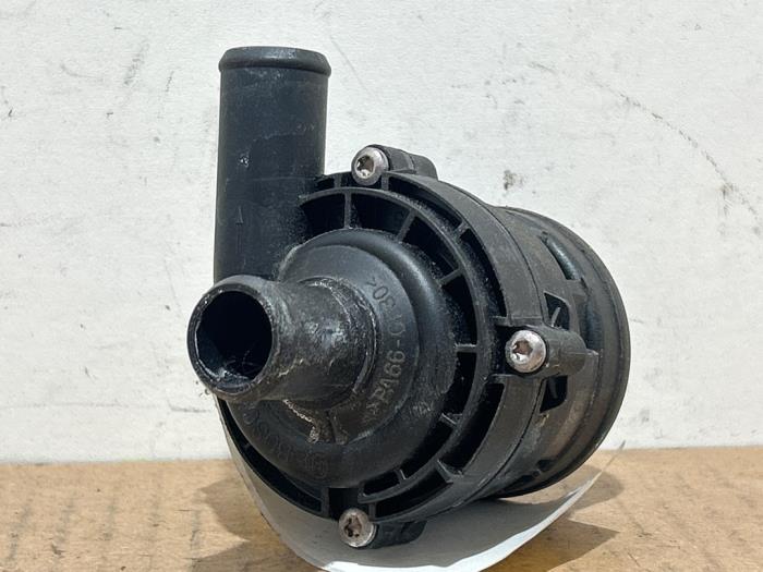 Extra waterpomp Mercedes GLA