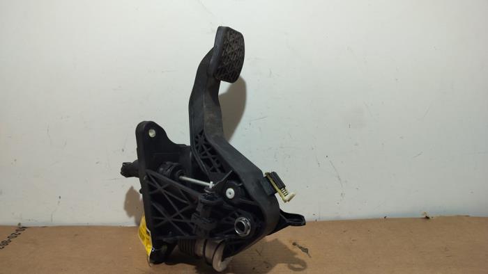 Pédale embrayage Mercedes GLA