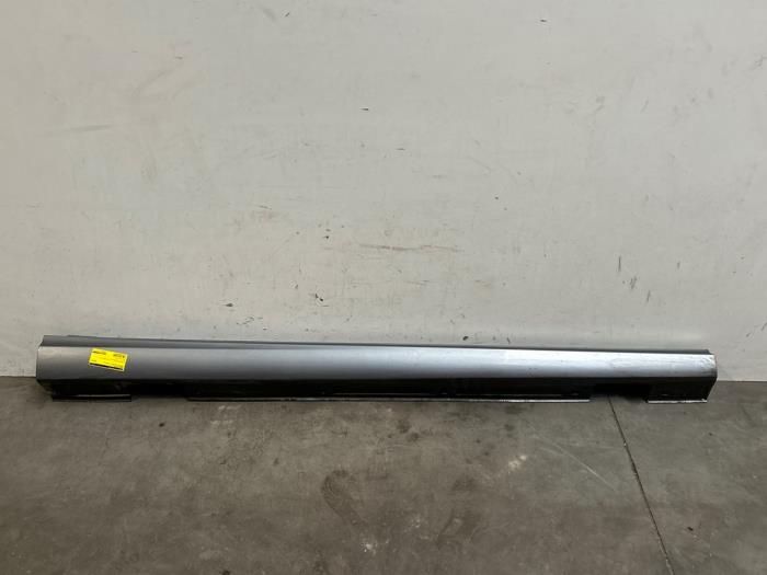 Sill, right Mercedes B-Klasse