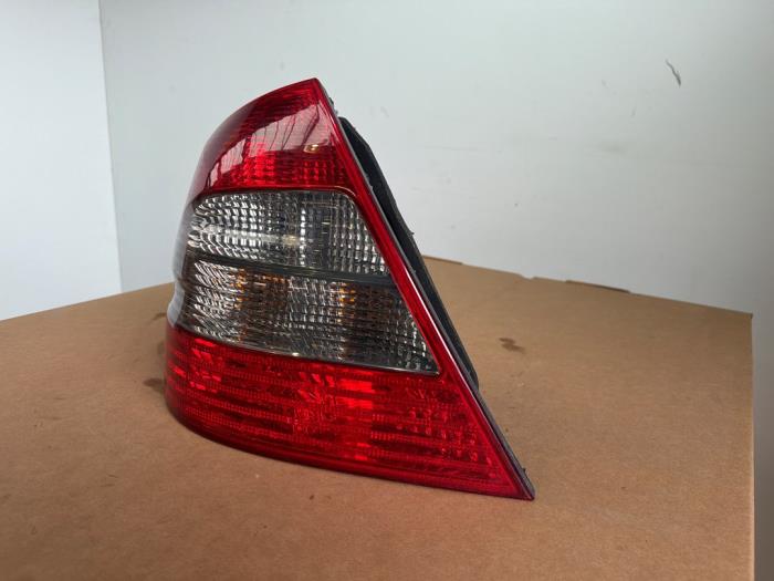 Luz trasera izquierda Mercedes E-Klasse