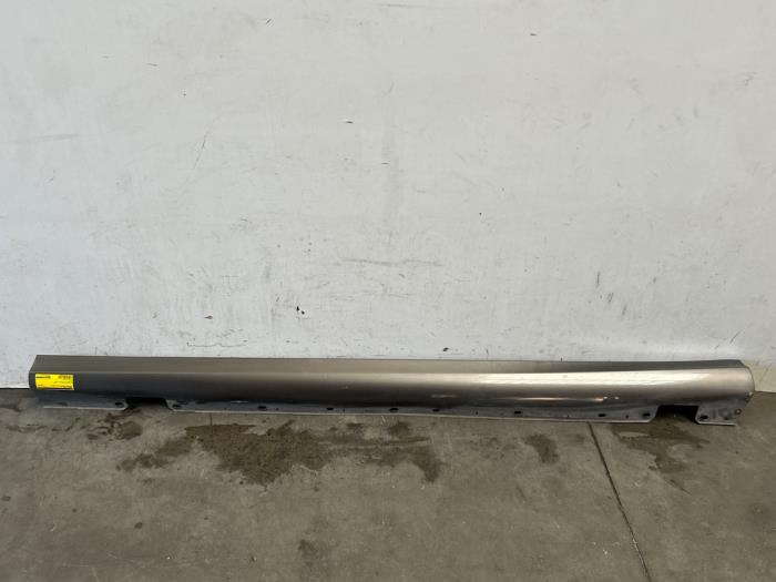 Sill, left Mercedes E-Klasse
