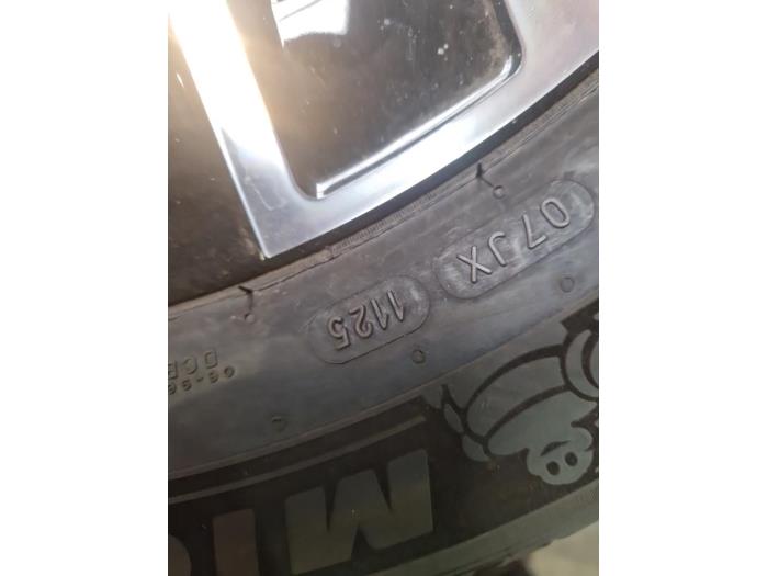 Velgen set + banden Mercedes EQA