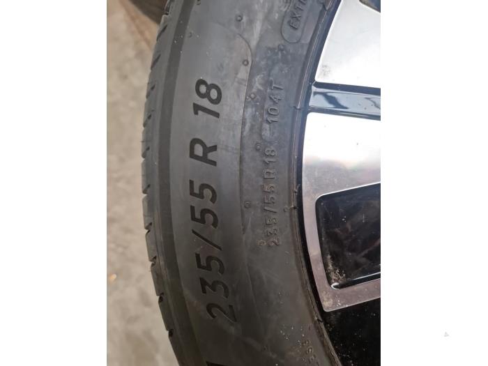 Velgen set + banden Mercedes EQA