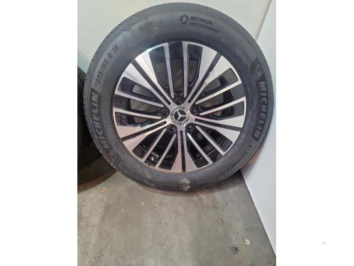 Velgen set + banden Mercedes EQA