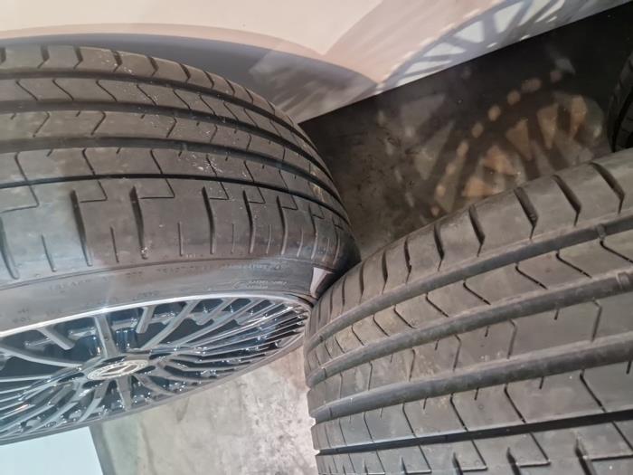Kit jantes + pneumatiques Mercedes EQA