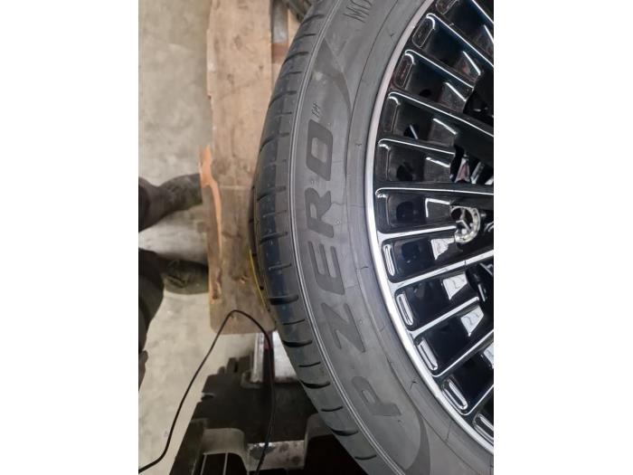 Kit jantes + pneumatiques Mercedes EQA