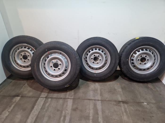 Juego de llantas y neumáticos Mercedes Sprinter