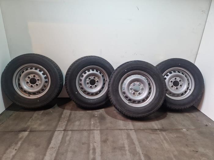 Juego de llantas y neumáticos Mercedes Sprinter