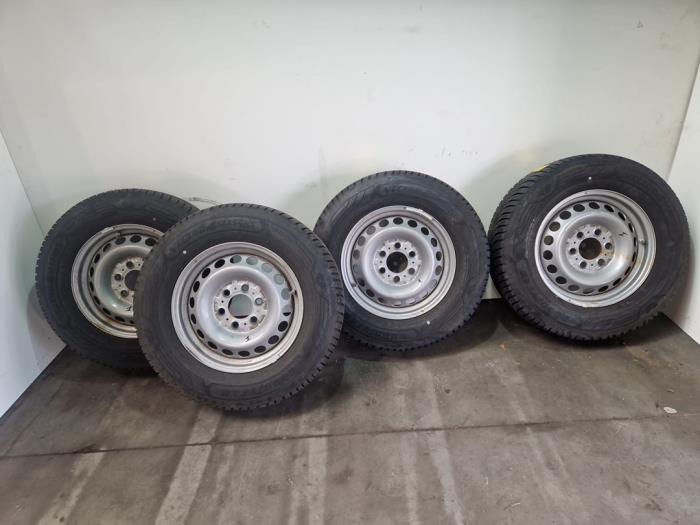 Juego de llantas y neumáticos Mercedes Sprinter