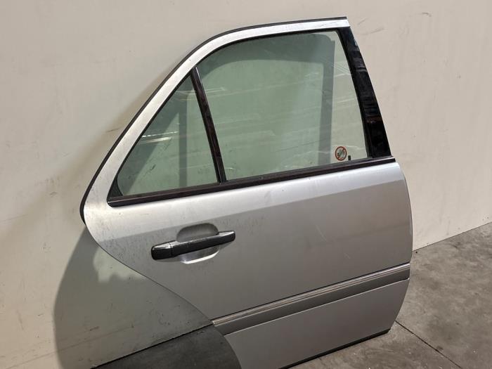 Puerta de 4 puertas derecha detrás Mercedes C-Klasse