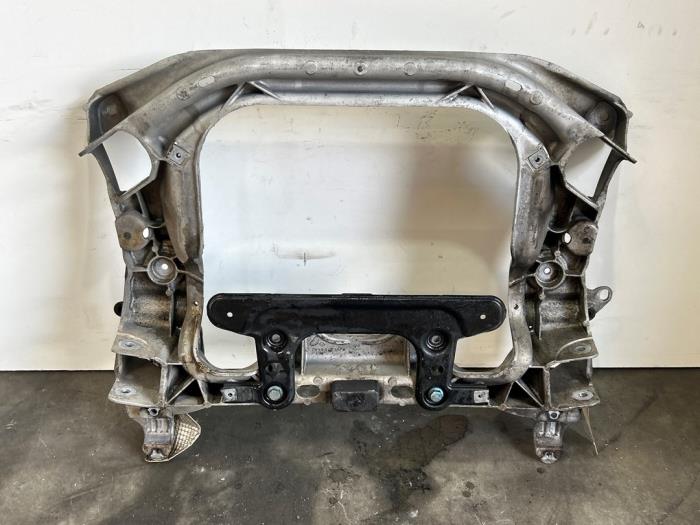 Gebruikte Subframe Mercedes S (W220) 3.2 S-320 18V Prijs € 302,50 Inclusief btw aangeboden door Autoparts Van De Velde