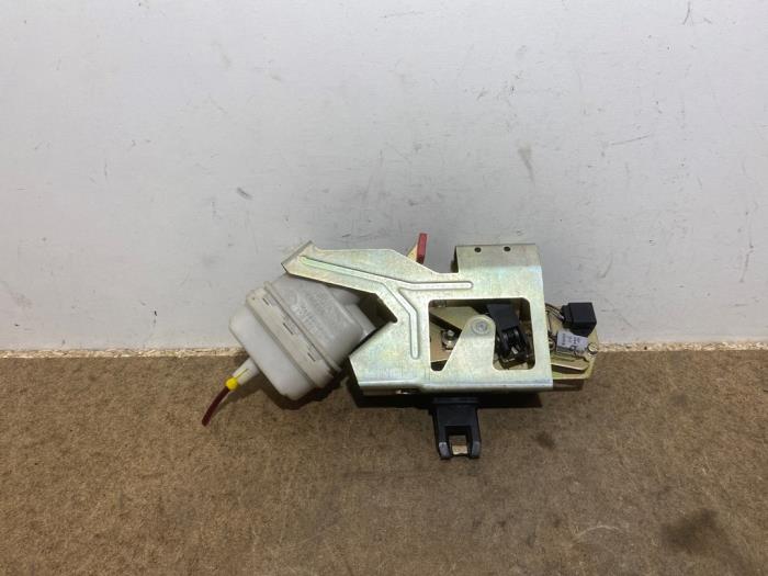 Mechanizm zamka tylnej klapy Mercedes S-Klasse