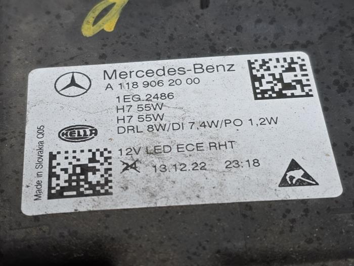 Reflektor prawy Mercedes CLA