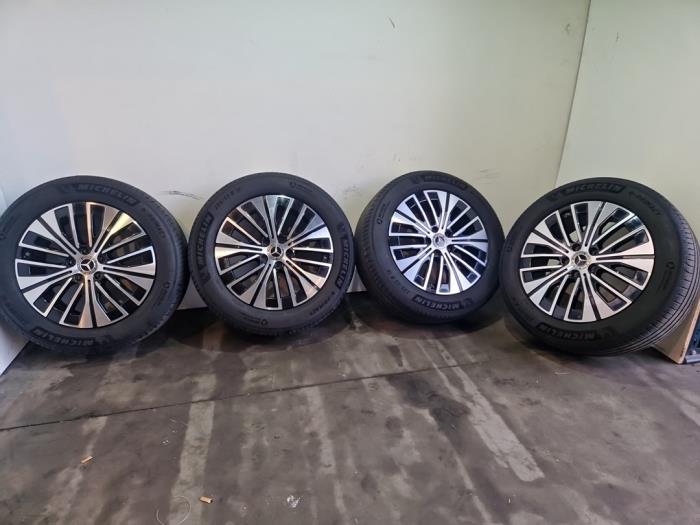 Sportfelgensatz + Reifen Mercedes EQB