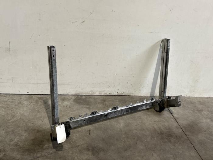 Barre radiateur Mercedes CLA