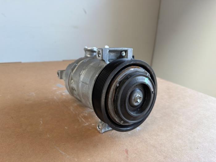 Pompe clim Mercedes CLA