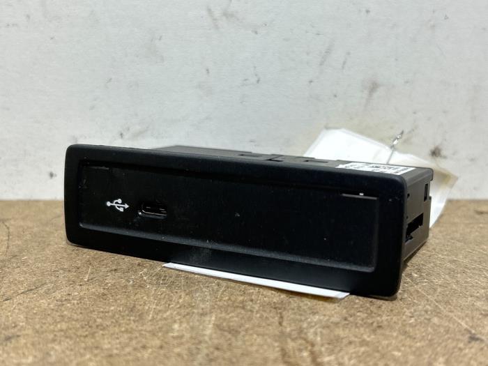 Conexión AUX-USB Mercedes CLA