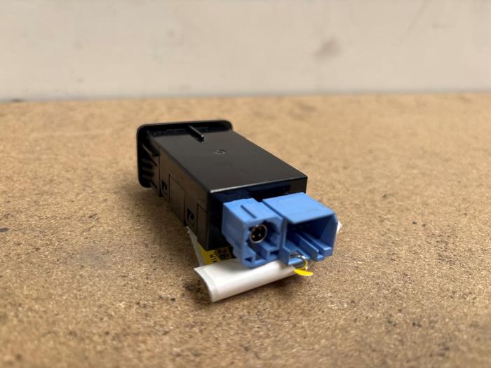 Prise USB Mercedes CLA