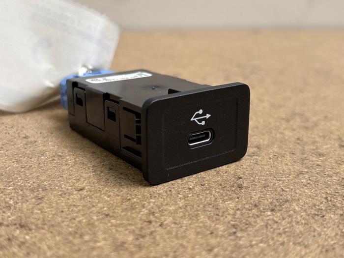 USB-Stecker Mercedes CLA