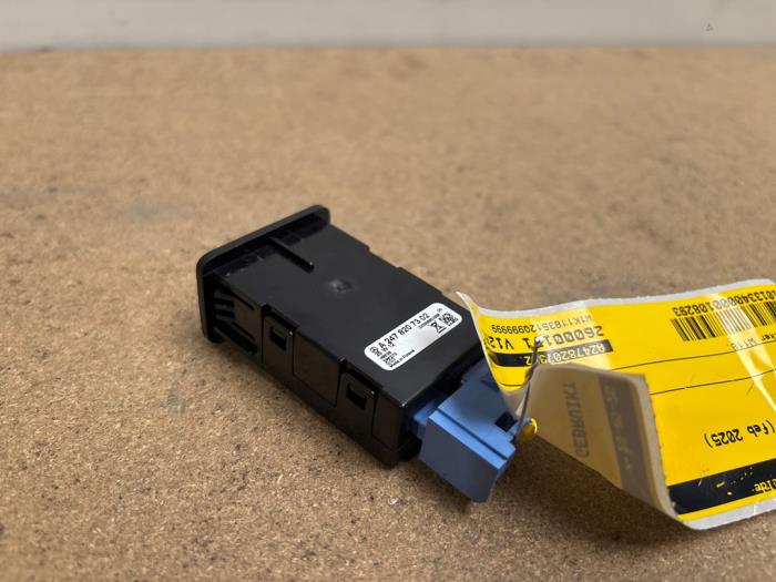 USB-Stecker Mercedes CLA