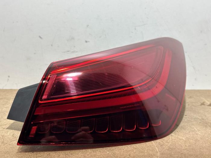 Luz trasera derecha Mercedes CLA