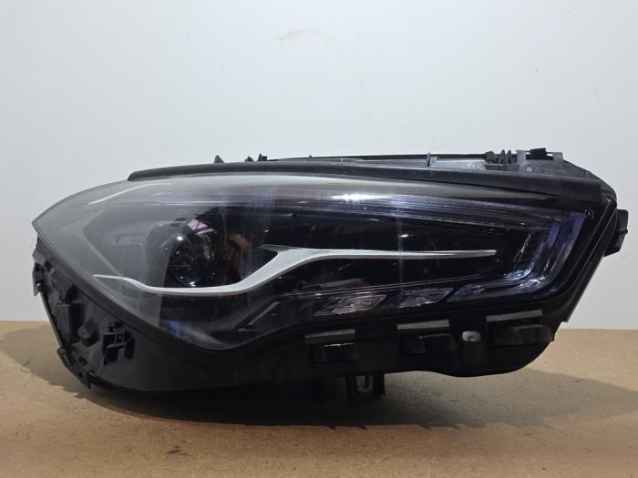 Reflektor prawy Mercedes CLA
