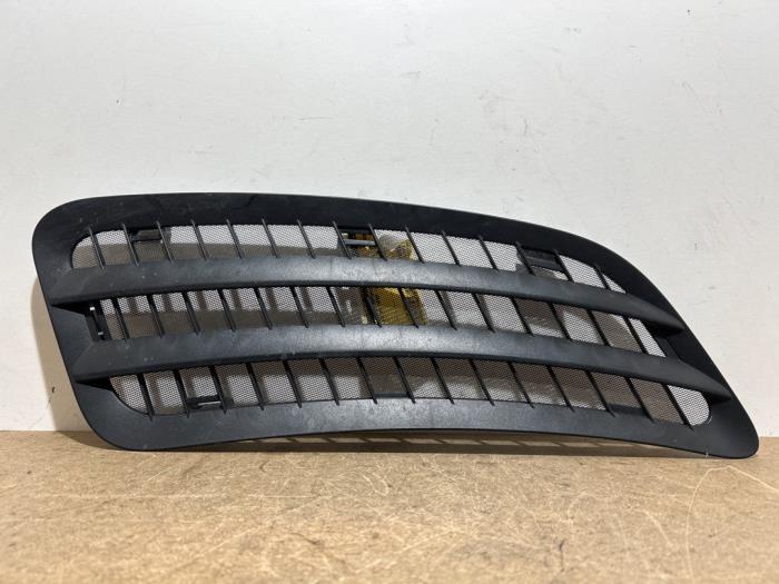 Grille d'aération capot droite Mercedes Sprinter