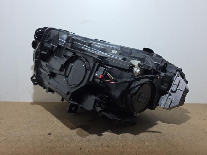 Faro derecha Mercedes EQB