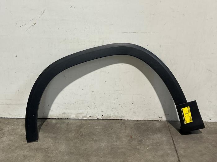 Embellecedor Mercedes EQB