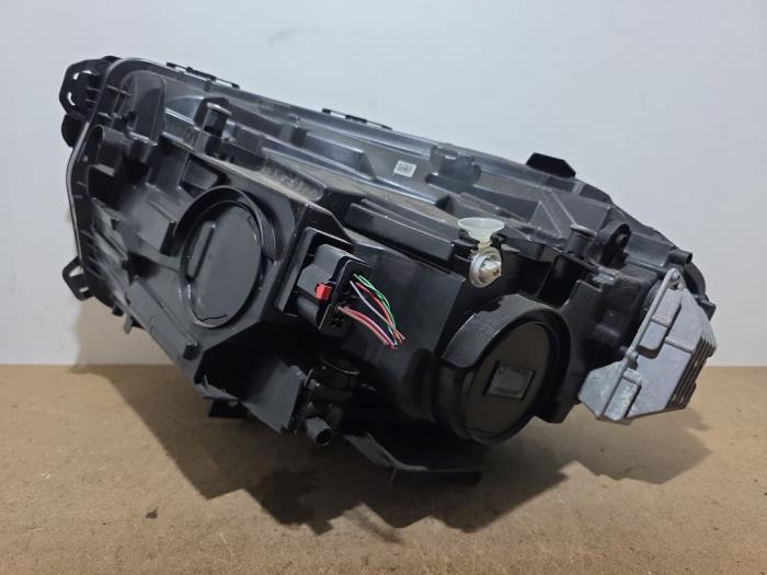 Faro derecha Mercedes EQA