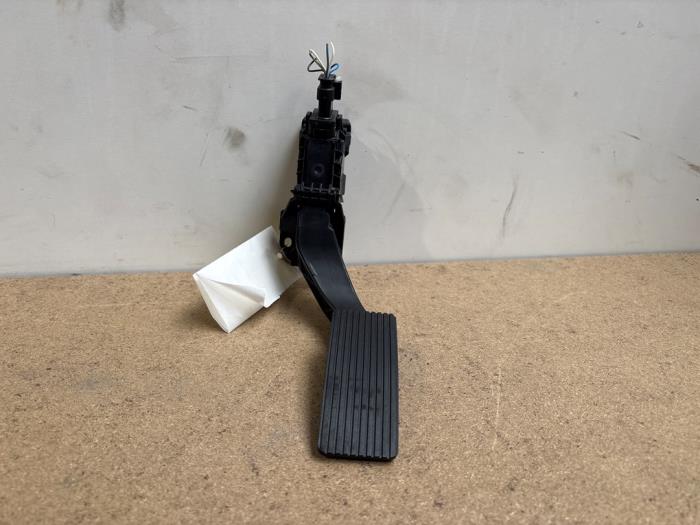 Acelerador Mercedes EQA