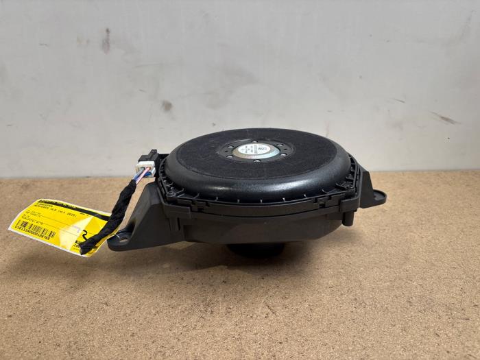 Subwoofer Mercedes CLA