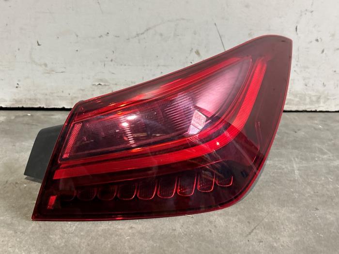 Luz trasera derecha Mercedes CLA