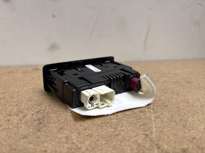 Zlacze AUX/USB Mercedes CLA