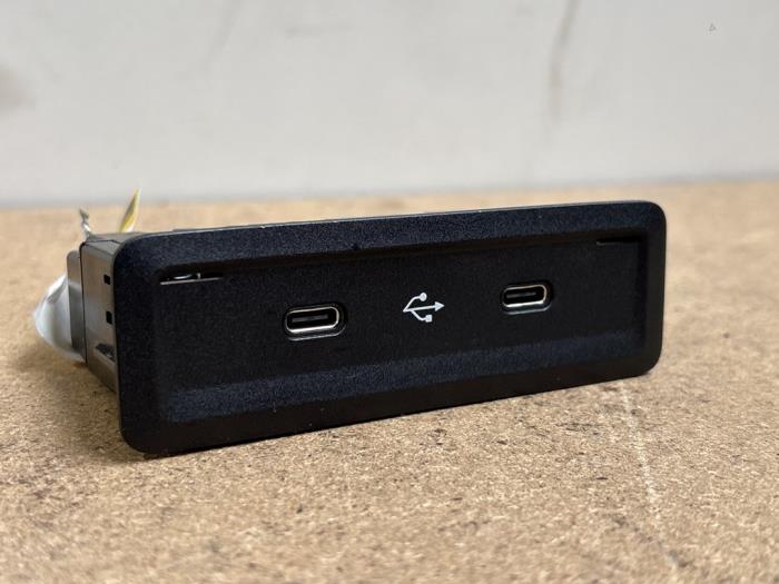 Conexión AUX-USB Mercedes CLA