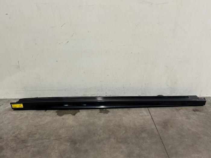 Sill, right Mercedes CLA