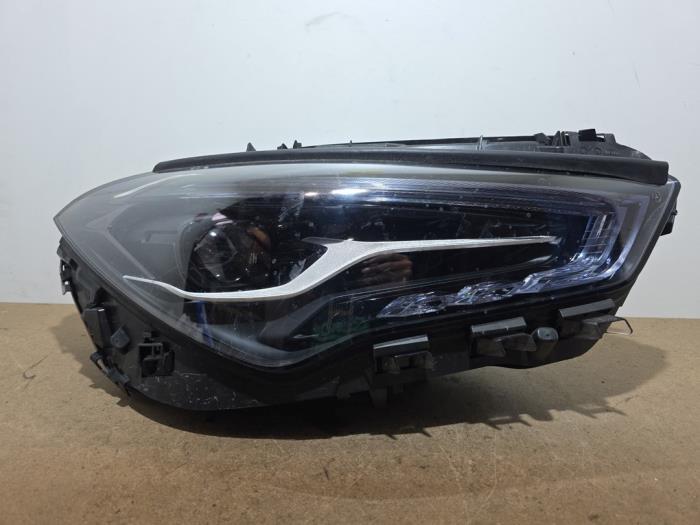 Reflektor prawy Mercedes CLA