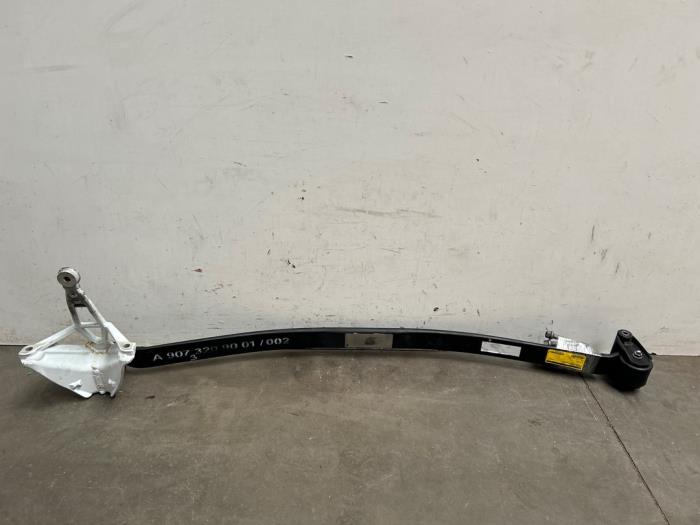 Bladveer achter Mercedes Sprinter