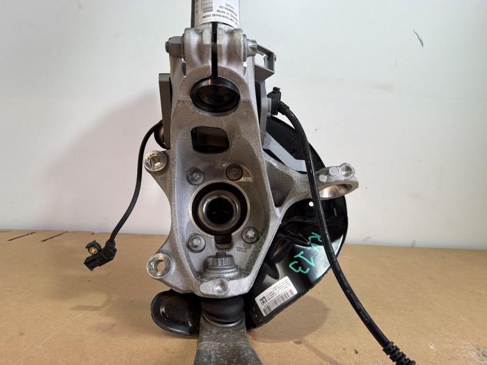 Knuckle, front right Mercedes CLA