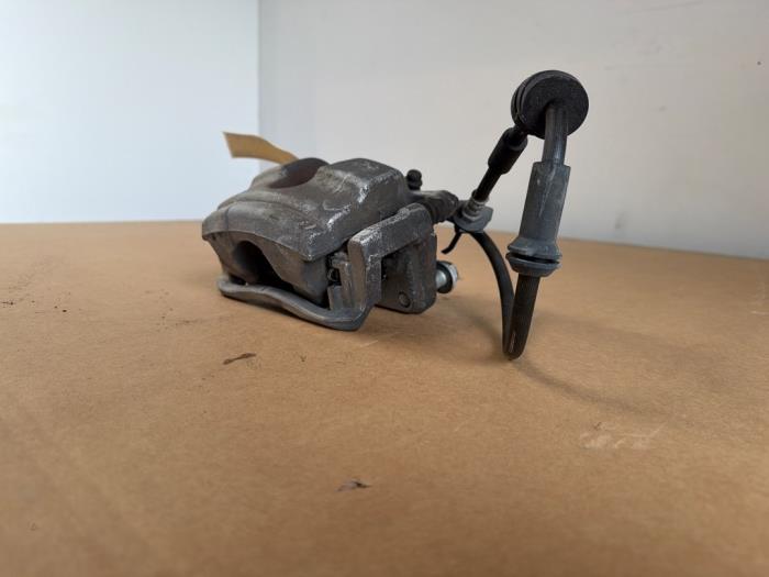 Pinza de freno izquierda delante Mercedes CLA