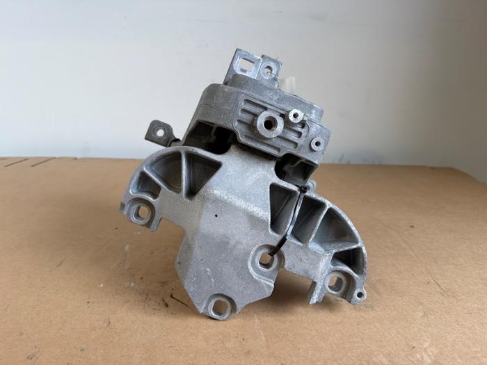 Engine mount Mercedes CLA