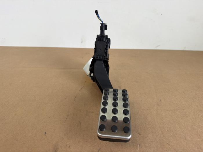 Acelerador Mercedes EQB