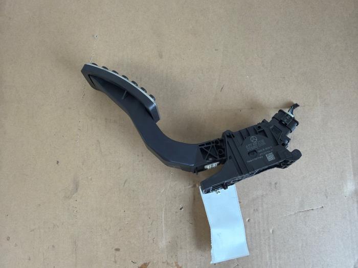 Acelerador Mercedes EQB