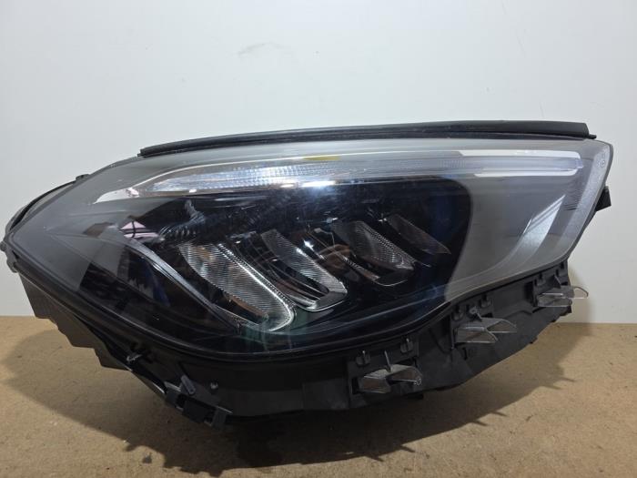 Headlight, right Mercedes GLA