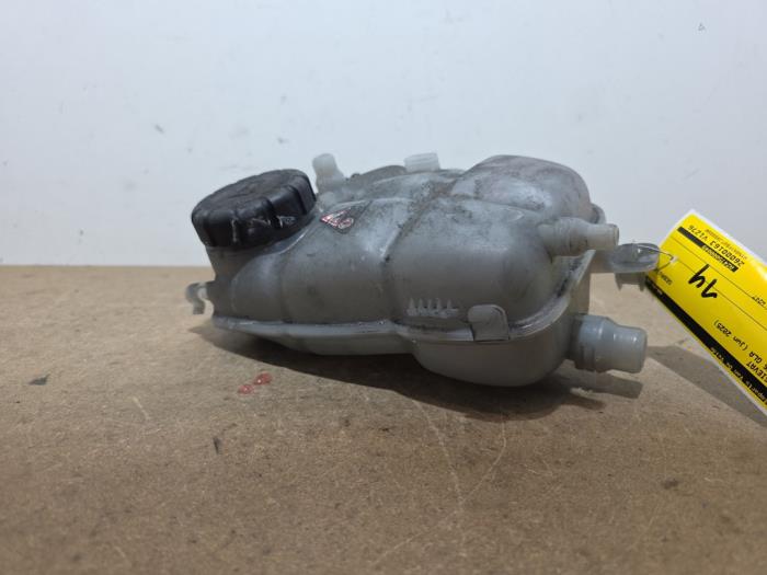 Expansion vessel Mercedes GLA